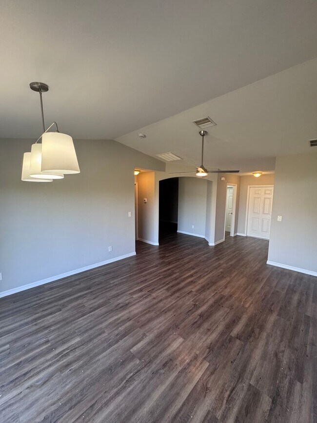 Building Photo - 338 Harold Ave S