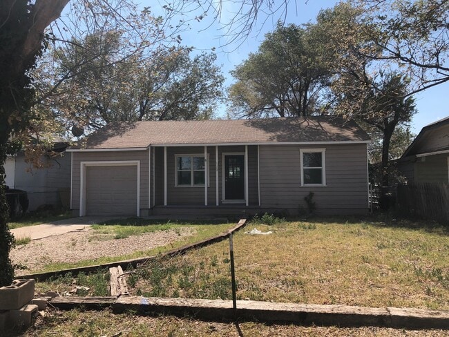 Primary Photo - 3 Bedrooms 2 Baths 1 Car Garage Walking Distance to Palo Duro High
