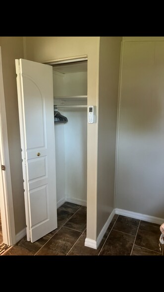 Closet - 1561 5th Ct
