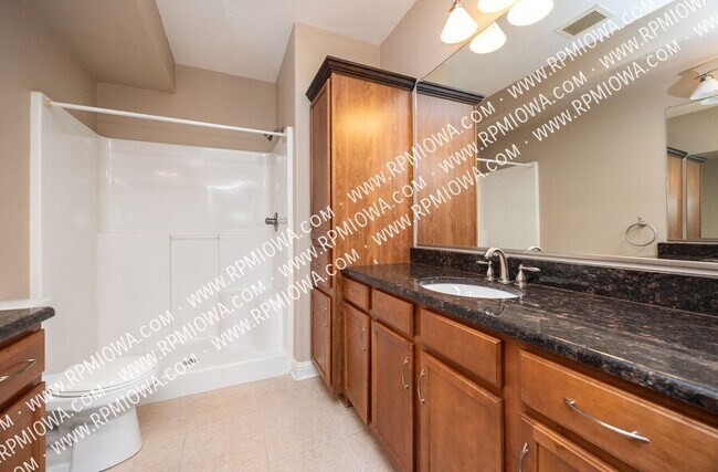 Building Photo - 14115 Airline Ave