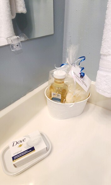 Building Photo - 496 Lawnview Dr