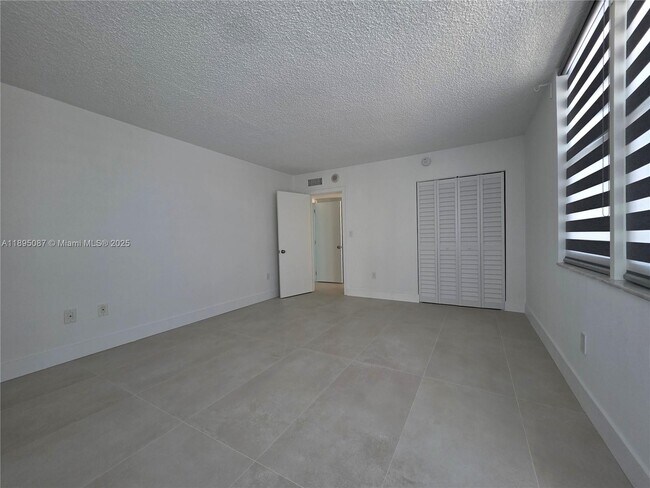 Building Photo - 245 18th St