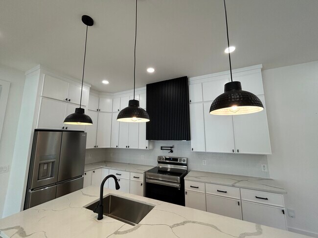 Building Photo - 73 Whitefoord Ave SE