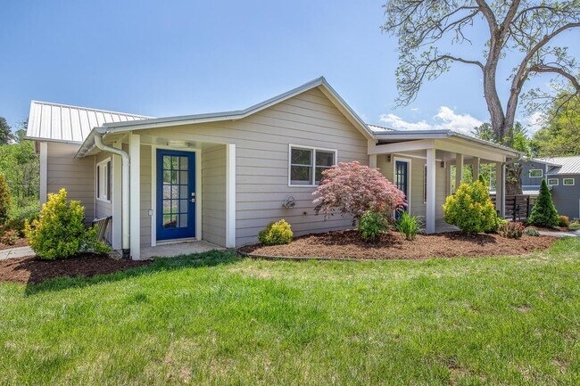 Building Photo - Fantastic 1930s Cottage - Renovated Top to Bottom