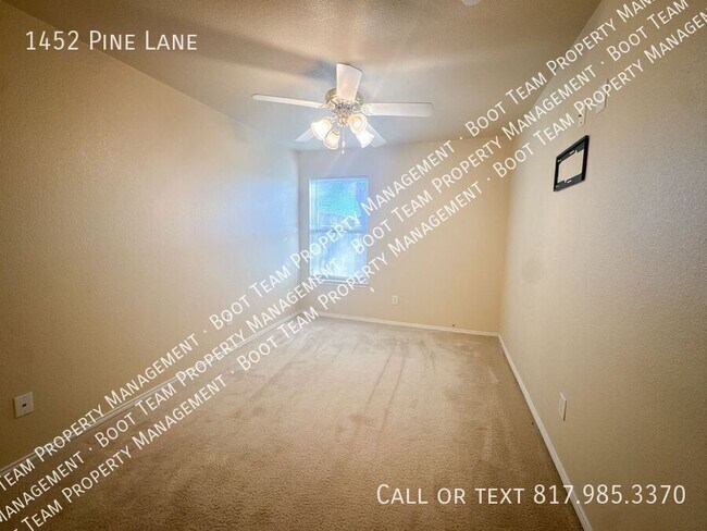 Building Photo - 1452 Pine Ln