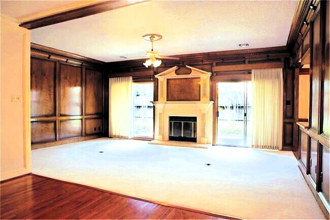 Building Photo - 312 Champions Colony III St