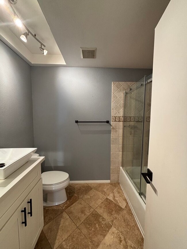 Building Photo - This stunning One-Bedroom One-Bathroom Condo in Laguna Niguel