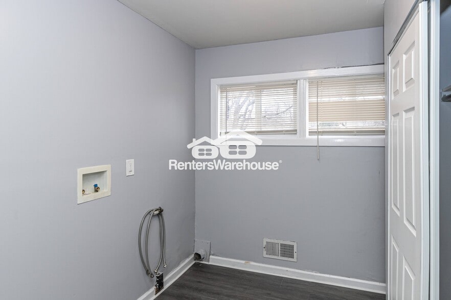 Building Photo - 10741 Cambridge Ave