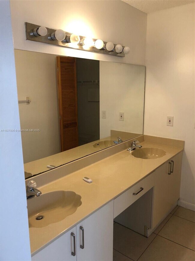 Building Photo - 6132 NW 181st Terrace Cir W