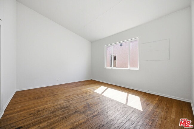 Building Photo - 4841 W 18th St