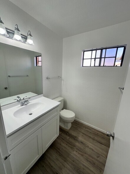 Half bathroom - 7385 Lariat Pl