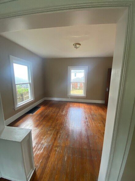 Building Photo - 633 Wellmeier Ave