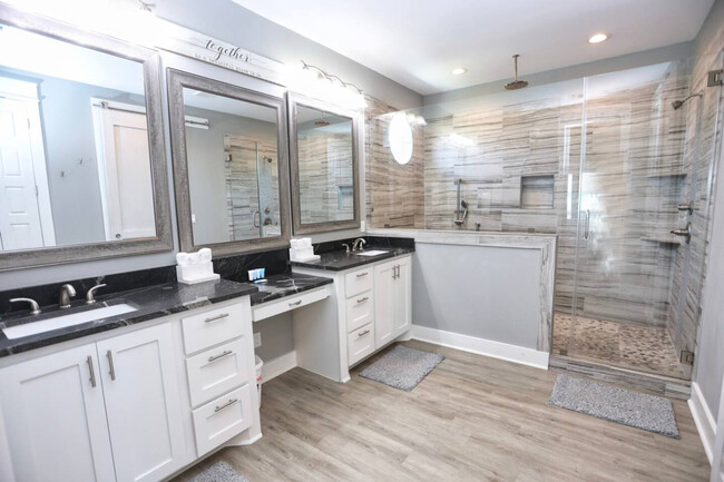 Building Photo - 927 Palm Ridge Dr