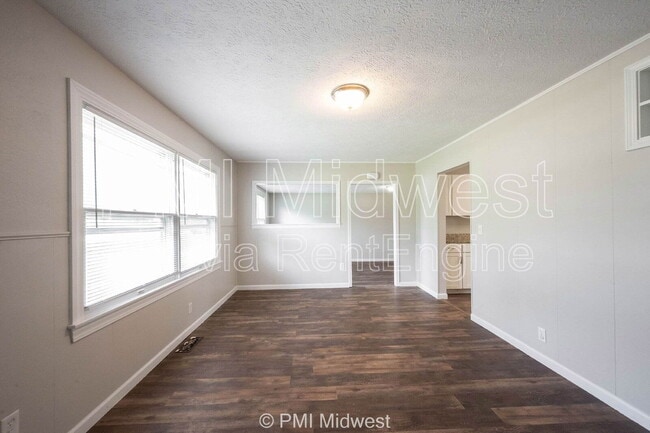 Building Photo - 126 Lewis Dr