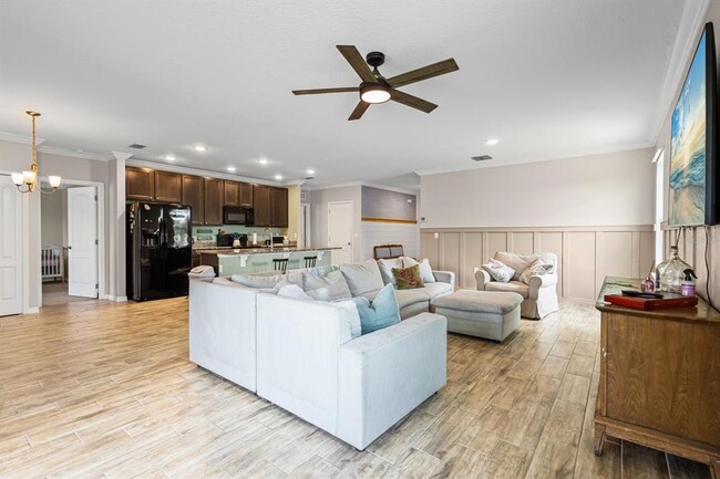 Building Photo - 338 Pinecrest Loop