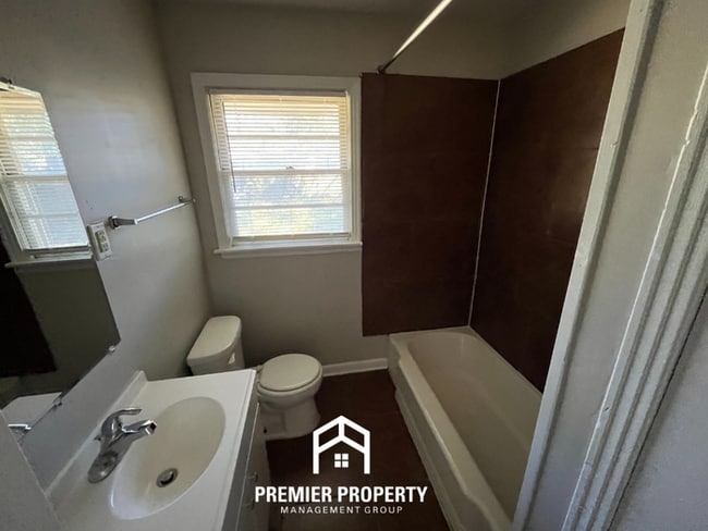 Building Photo - 1508 E.Raines Rd