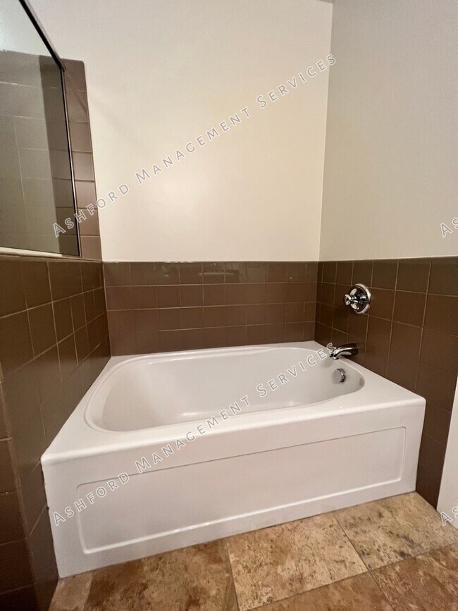 Building Photo - Scottsdale Luxury 2 Bed Condo with Mountain Views - Gated Artesia - Utilities Included