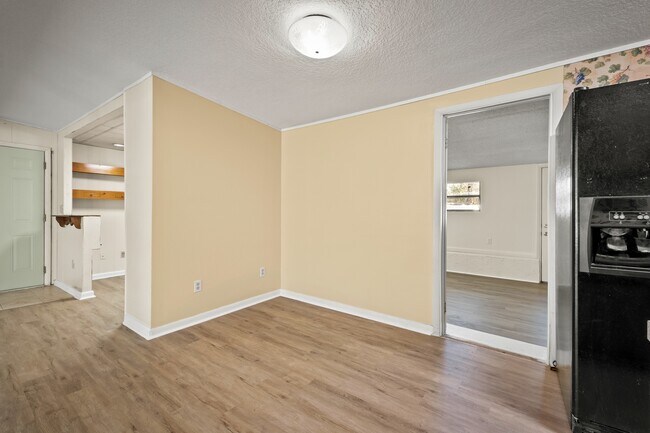 Building Photo - 3023 Lorman Dr
