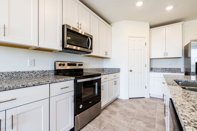 Building Photo - 4/3  Lawson Dunes in Haines City