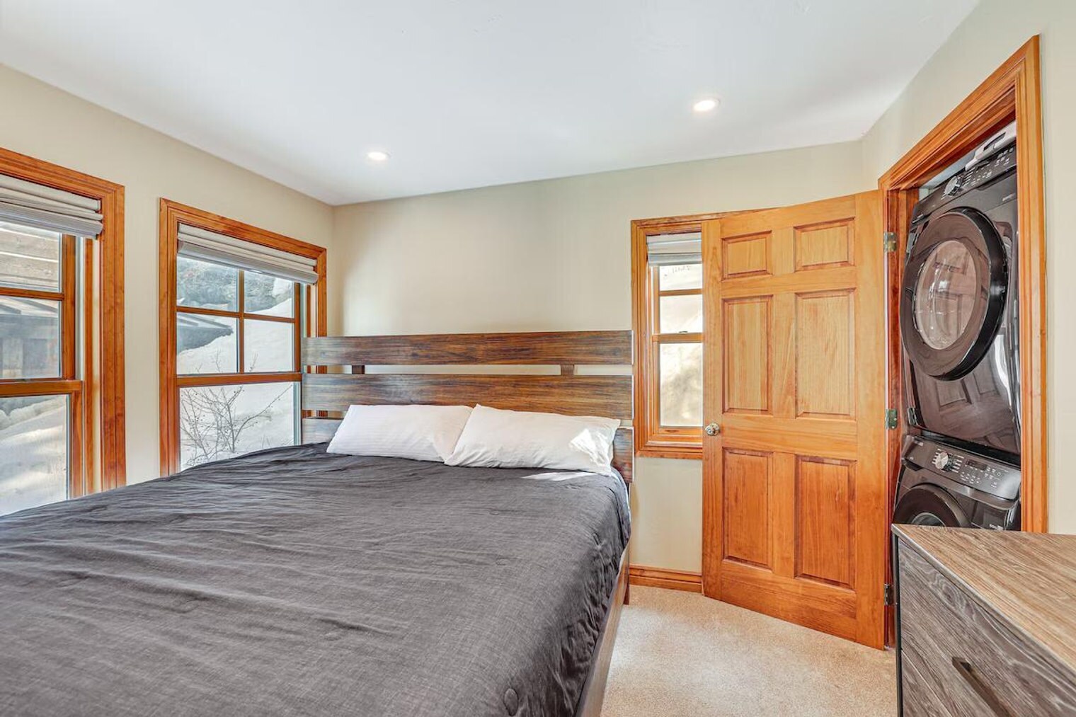 Building Photo - 304 N Main St