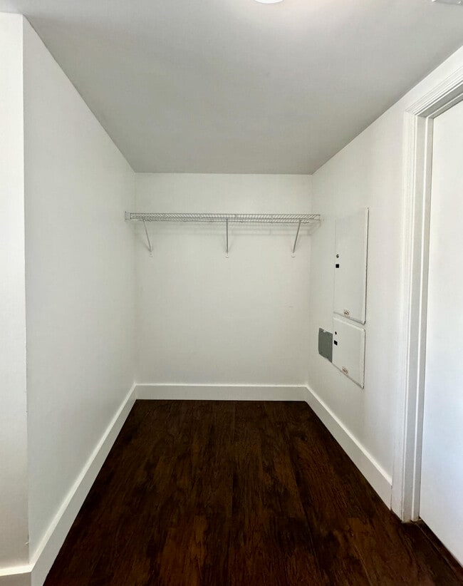 Building Photo - 1750 N Bayshore Dr