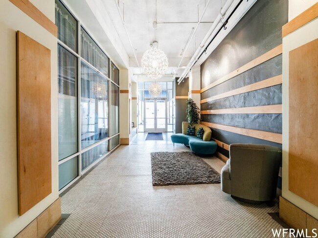 Building Photo - 163 W 200 S