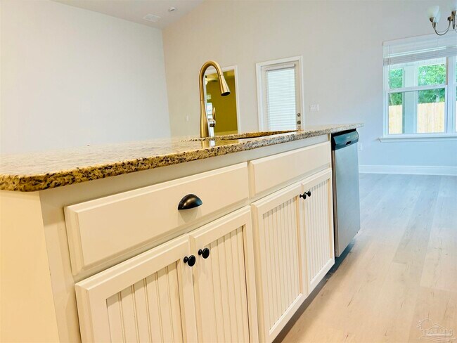 Building Photo - 1715 Leigh Lp