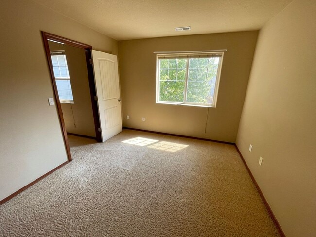 Building Photo - Fantastic Hillsboro Home with Attached Gar...