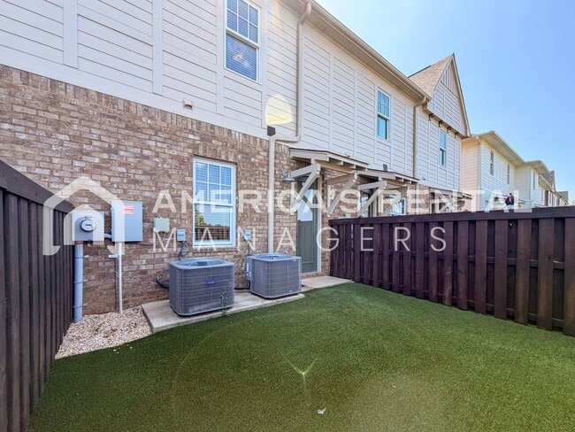 Building Photo - 1108 Windsor Sq