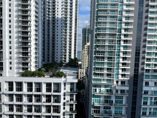 Building Photo - 1100S S Miami Ave