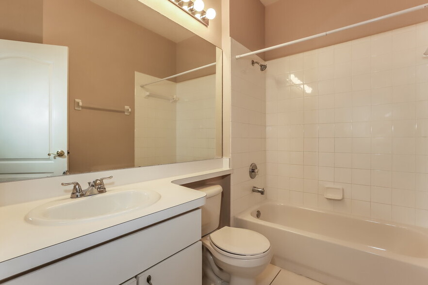 Building Photo - 25402 7 Rivers Cir