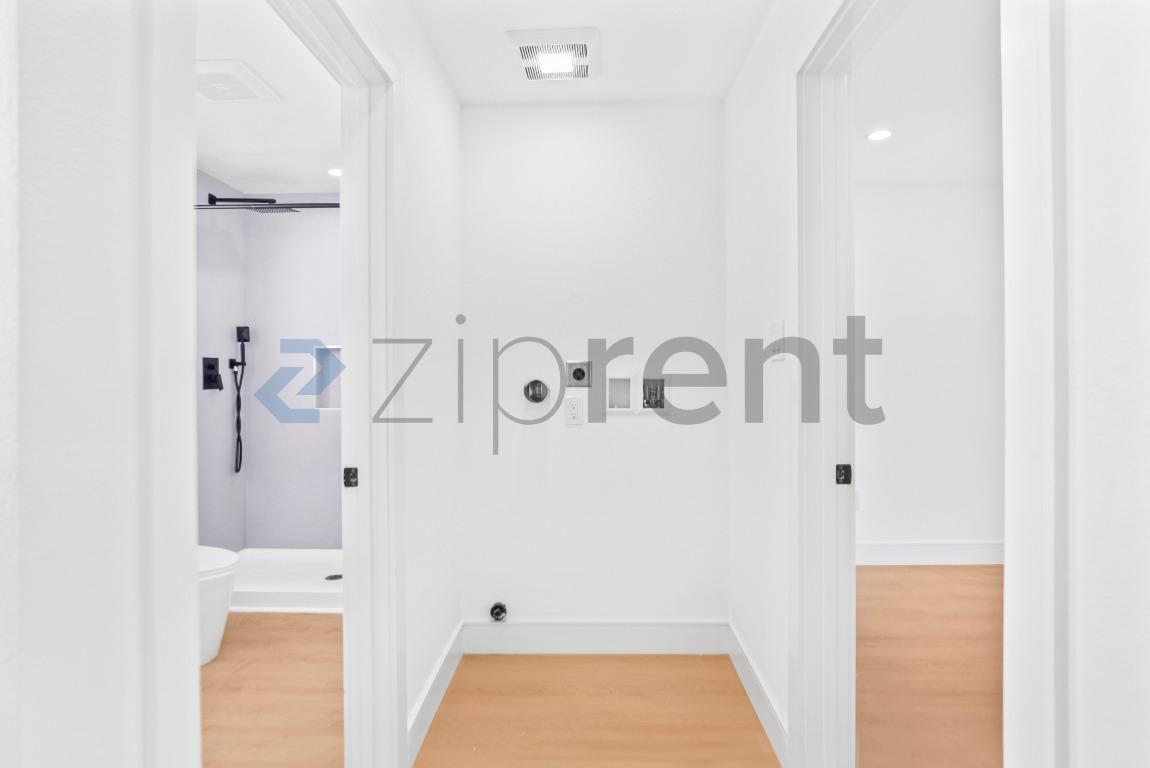 Building Photo - 374 S 21st St