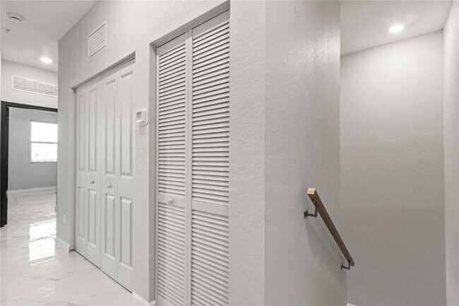 Building Photo - 221 SW 159th Way