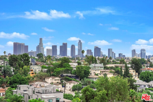 Building Photo - 726 Robinson St