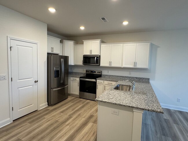 Building Photo - *Move in Special* End Unit 3 Bed | 2.5 Bat...