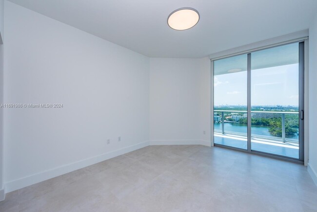 Building Photo - 17111 Biscayne Blvd