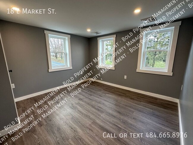 Building Photo - 18 E Market St