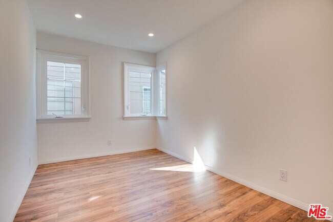 Building Photo - 4053 Verdugo Rd