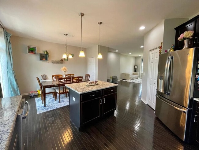 Building Photo - 2889 Henley Ln