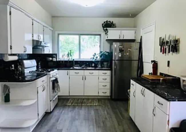 Building Photo - Spacious 4-Bedroom Home – with 2nd Kitchen & Private Entrance!