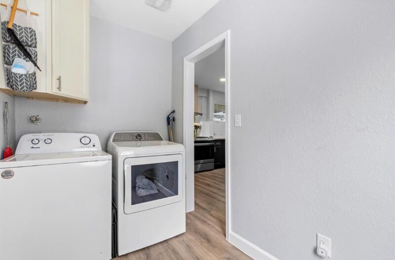 Building Photo - 9413 Clinton Dr