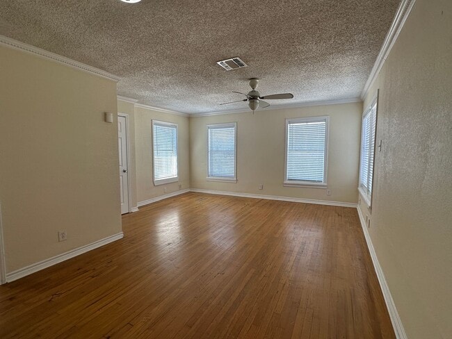 Building Photo - Ready for move in