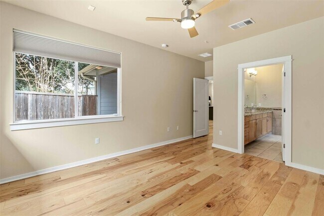 Building Photo - 4008 Valley View Rd