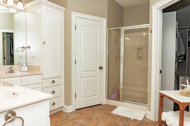 Building Photo - 606 Shoal River Dr
