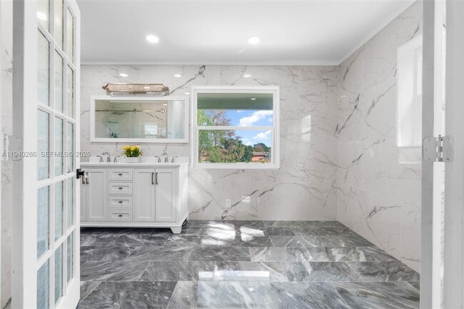 Building Photo - 7601 NW 82nd Terrace