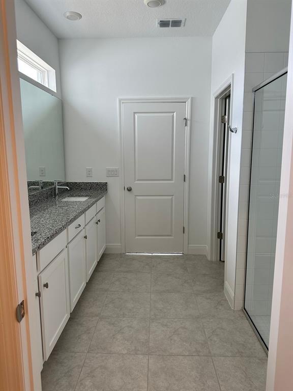 Building Photo - 19044 Blueleaf St