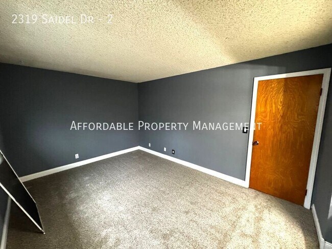Building Photo - 2319 Saidel Dr