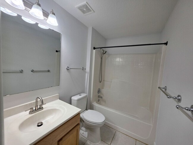 Building Photo - Beautiful 4 Bedroom in Gated Compass Pointe