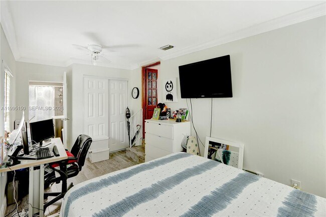 Building Photo - 5509 SW 6th St