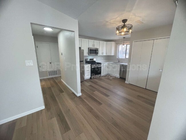Building Photo - 4733 Platinum Dr NE